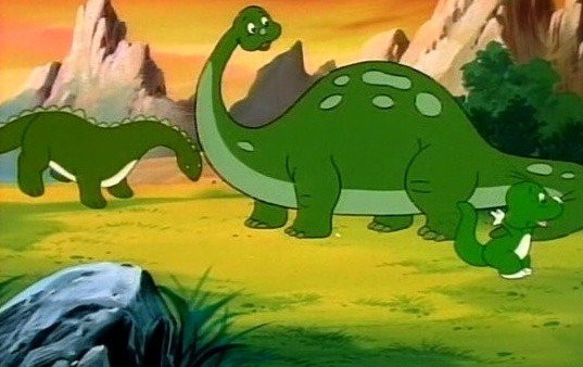 TV 애니메이션 '아기공룡 둘리' 속 한 장면 / 가운데 목이 긴 공룡이 둘리의 엄마다