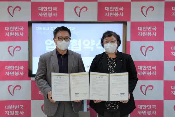 (좌측부터) 김현수 메가박스 멀티플렉스 본부장, 권미영 한국중앙자원봉사센터장