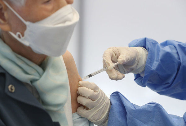 사진: 강남구  ‘트윈데믹’ 예방  인플루엔자 백신 15만명 무료 접종
