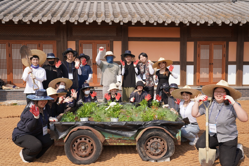 GKL사회공헌재단, 홍성 문당환경농업마을에서 2023 GKL지역상생... 홍성 문당환경농업마을에서  2023 GKL지역상생 볼런투어 진행  지역... 