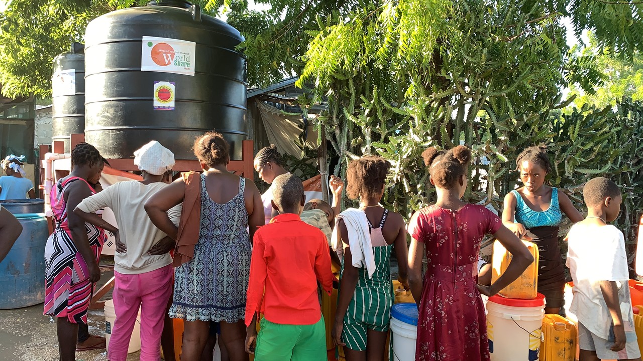 ▲사진: 월드쉐어 아이티 투르찌에 마을 폭우 피해 식수지원  출처: 사단법인 월드쉐어