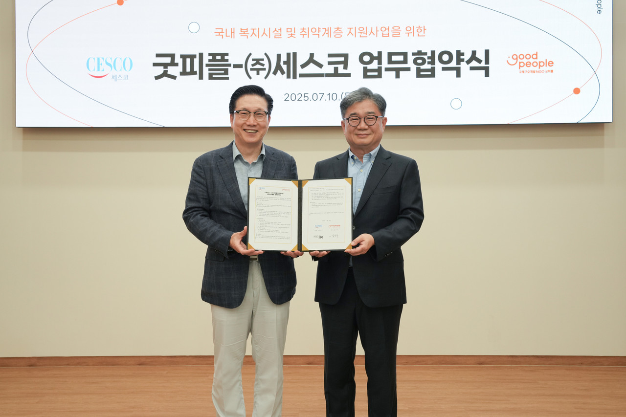 ▲사진: 굿피플과 세스코 관계자가 지난 10일 진행된 사회공헌 사업 업무협약식에서 기념 촬영을 하고 있다. 출처: 굿피플