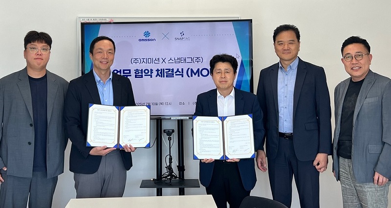 ▲민경웅 스냅태그 대표(사진 왼쪽에서 두번째)와 한준섭 지미션 대표(사진 오른쪽에서 세번째)가 기술 업무 협약을 체결하였다. 사진: 주식회사지미션