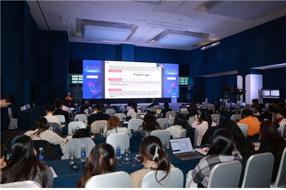 사진3. 2025 글로벌 가상융합경제 컨퍼런스 강연 현장 사진